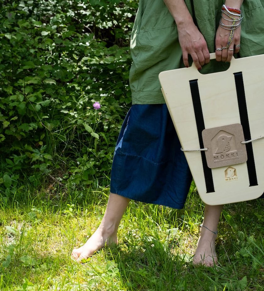 closed-wooden-bird-feeder-ulap-design